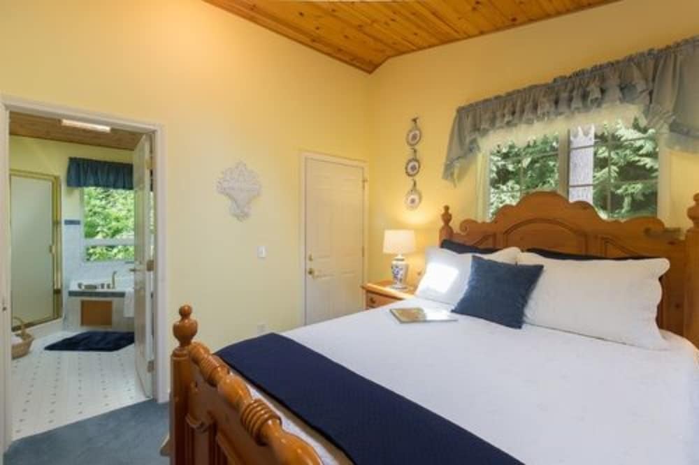 Room, Private Bathroom (Morning Dove) photo 2
