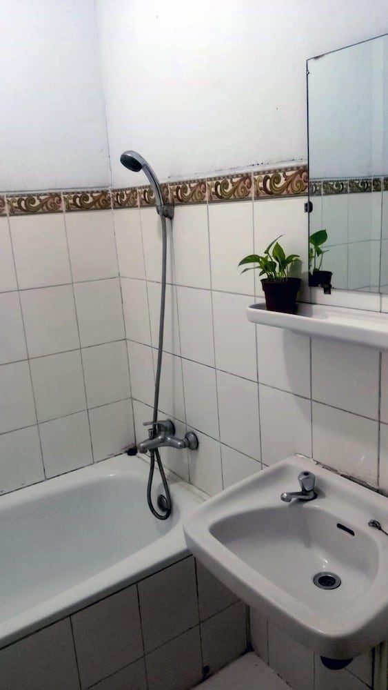 Basic Double or Twin Room - Photo 4