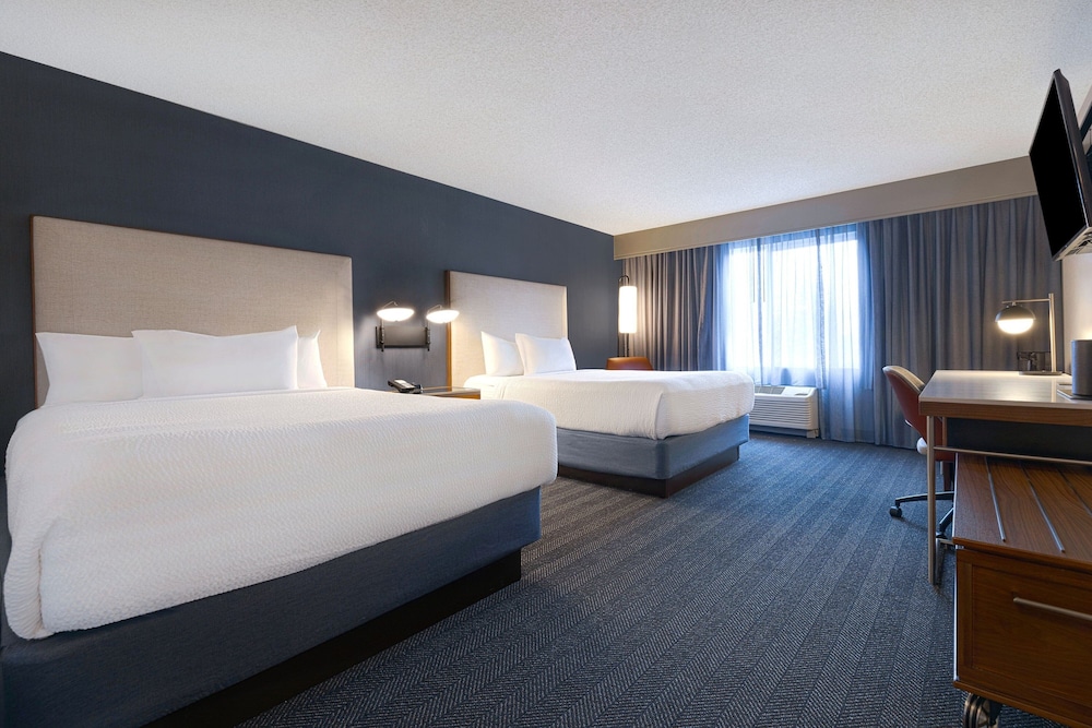 Standard Room, 2 Queen Beds (Hearing Accessible) - Photo 2