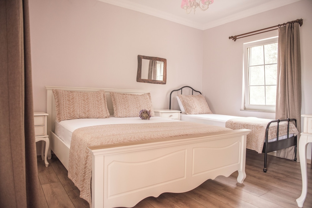 Deluxe Triple Room, Garden View