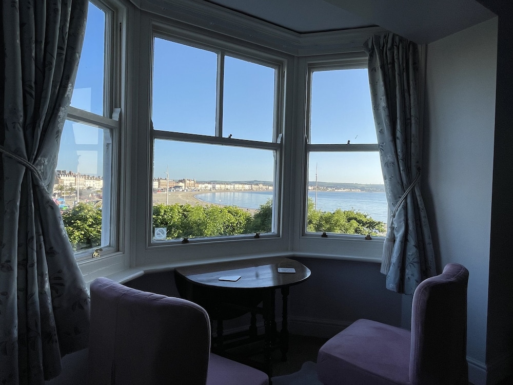 Deluxe Double Room, Ensuite, Sea View (2nd flr deluxe king suite) photo 2