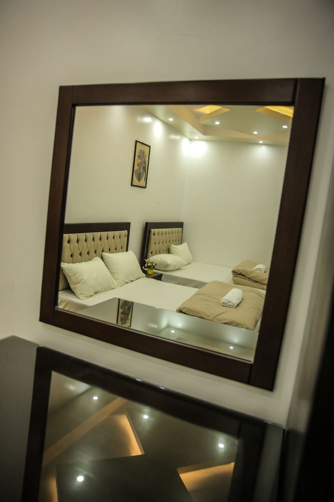 Signature Quadruple Room - Photo 1