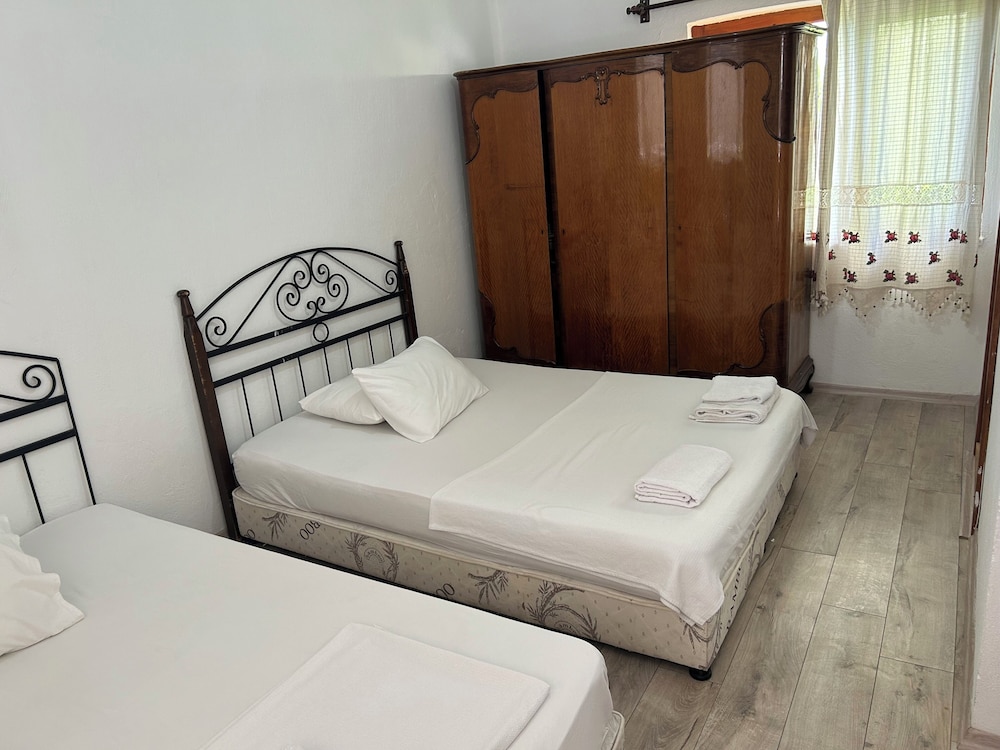Quadruple Room photo 2
