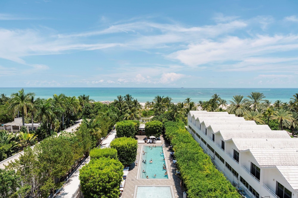 Deluxe Room, 1 King Bed with Sofa bed (Oceanfront)