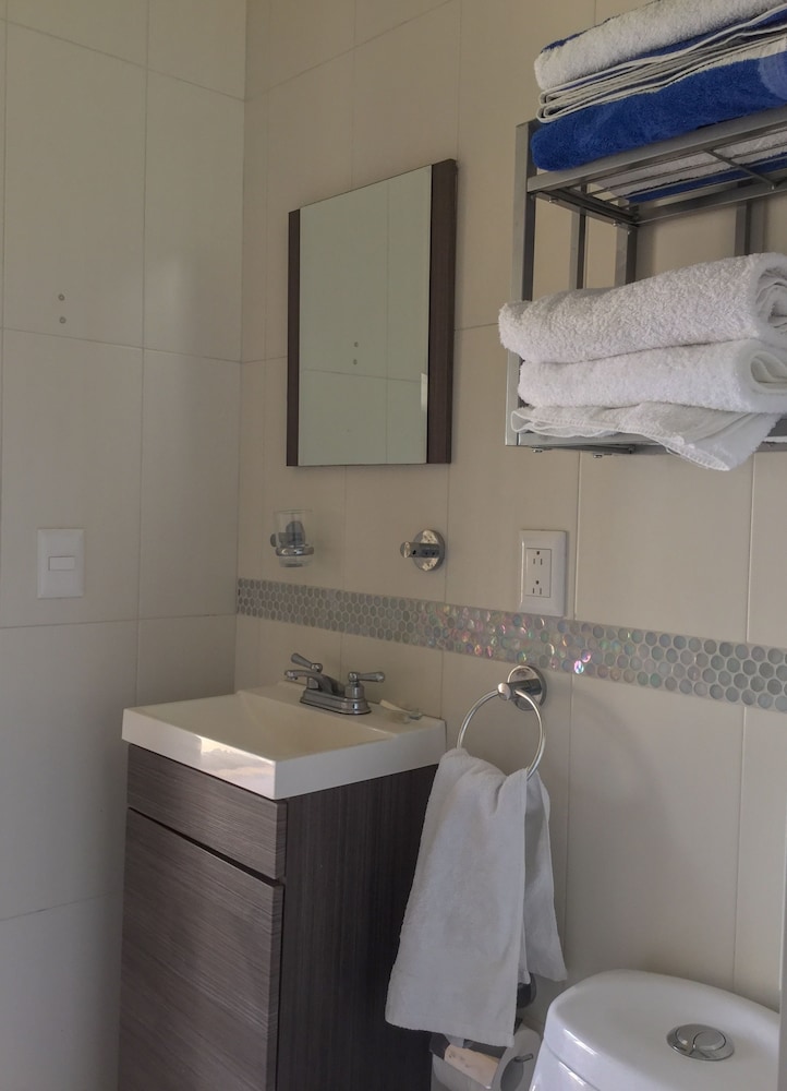 Deluxe Quadruple Room, Pool View photo 2
