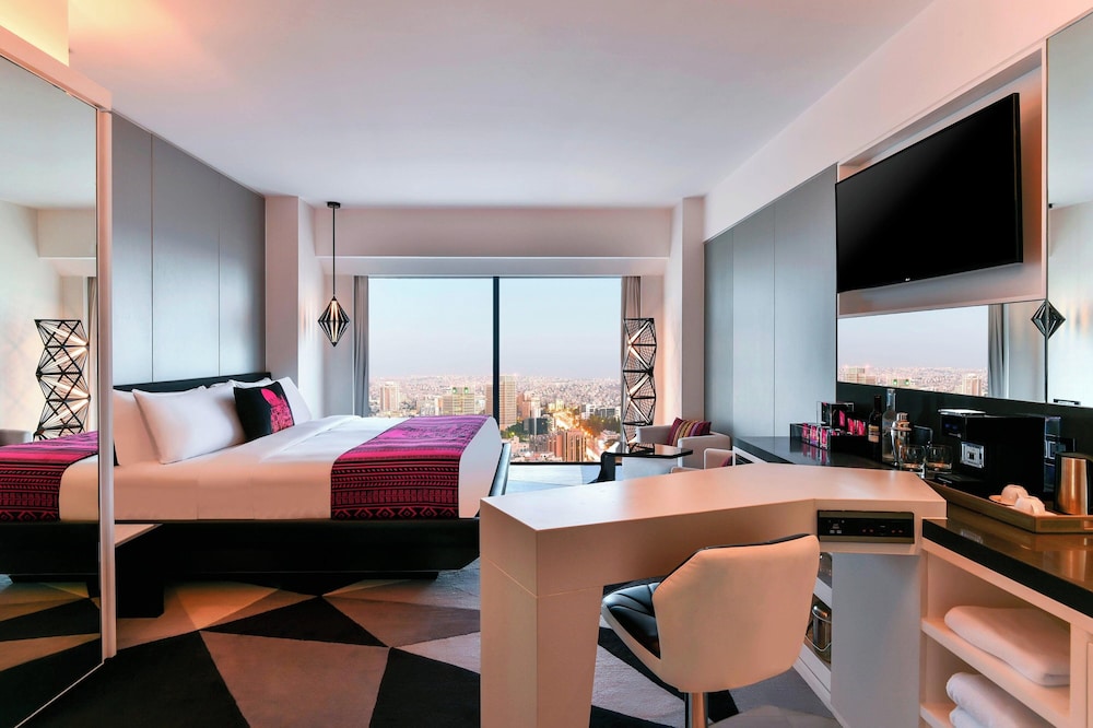 Deluxe Room, 1 King Bed photo 2