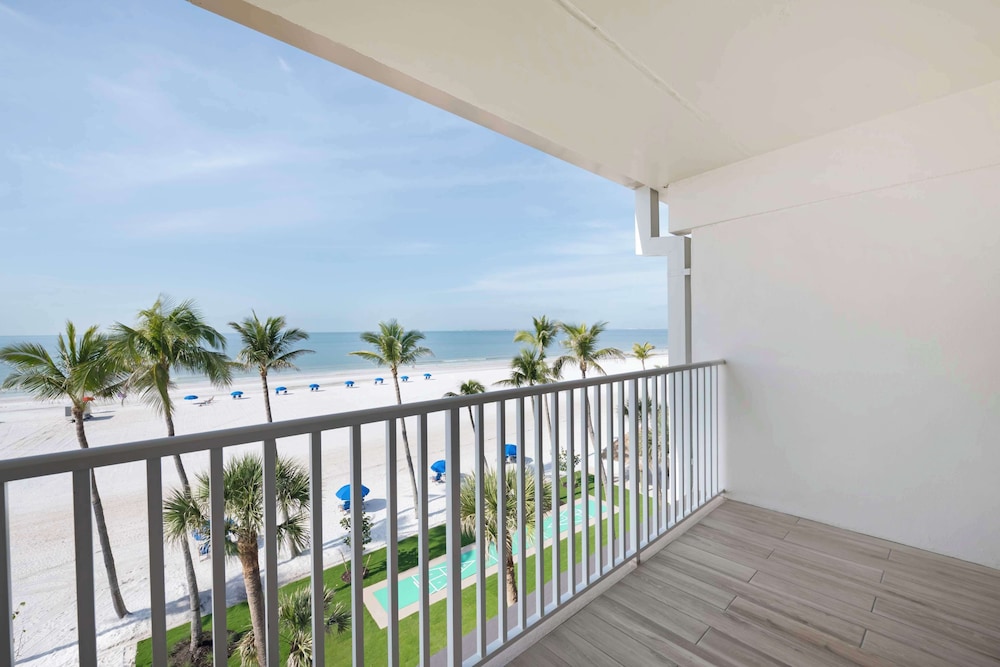 Standard Room, 1 King Bed, Non Smoking, Balcony (Gulf View) - Photo 9