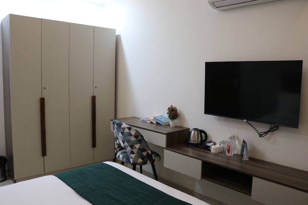Deluxe Room - Photo 9
