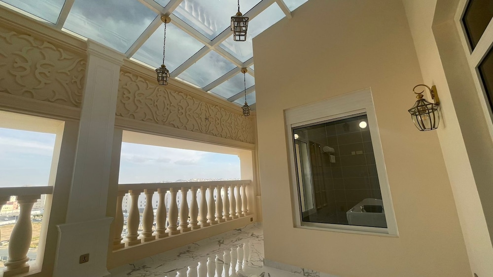 Presidential Suite thumbnail 5