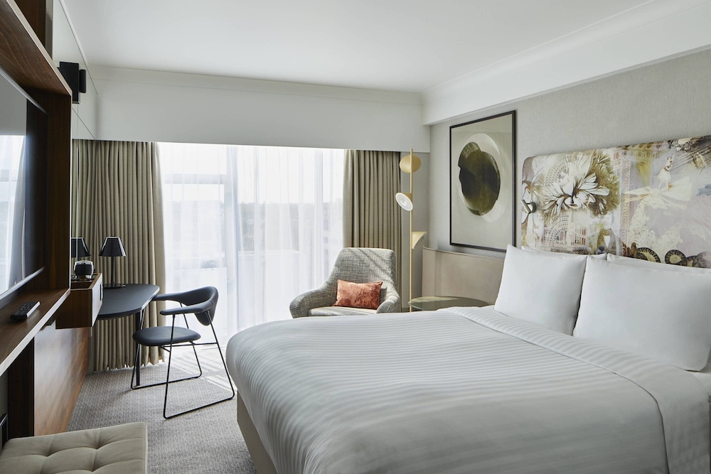 Deluxe Room, 1 Queen Bed photo 2