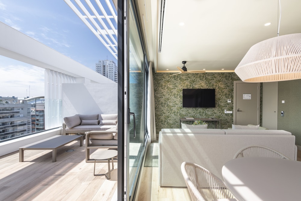 Luxury Penthouse, 2 Bedrooms, Terrace, City View
