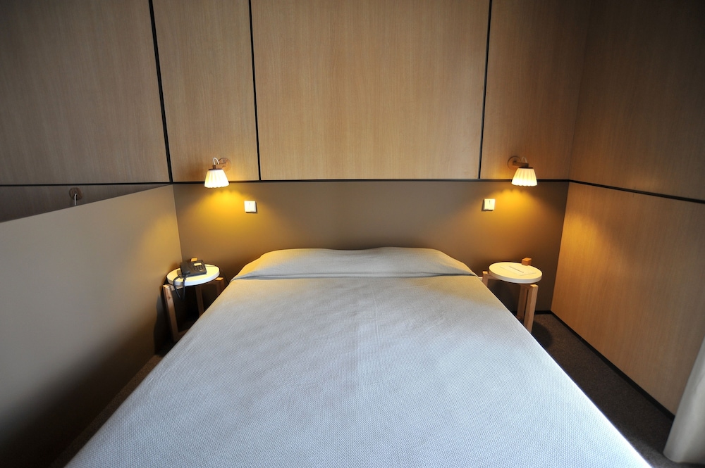 Double or Twin Room with Child Extra Bed with City View - Photo 3