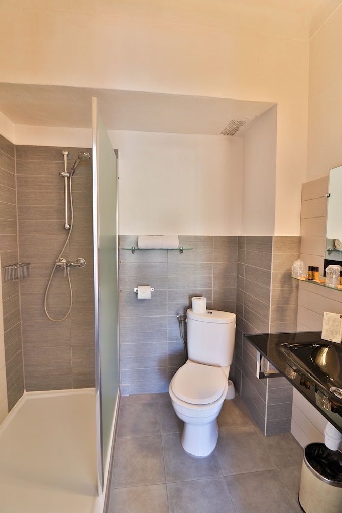 Superior Triple Room, Balcony - Photo 5