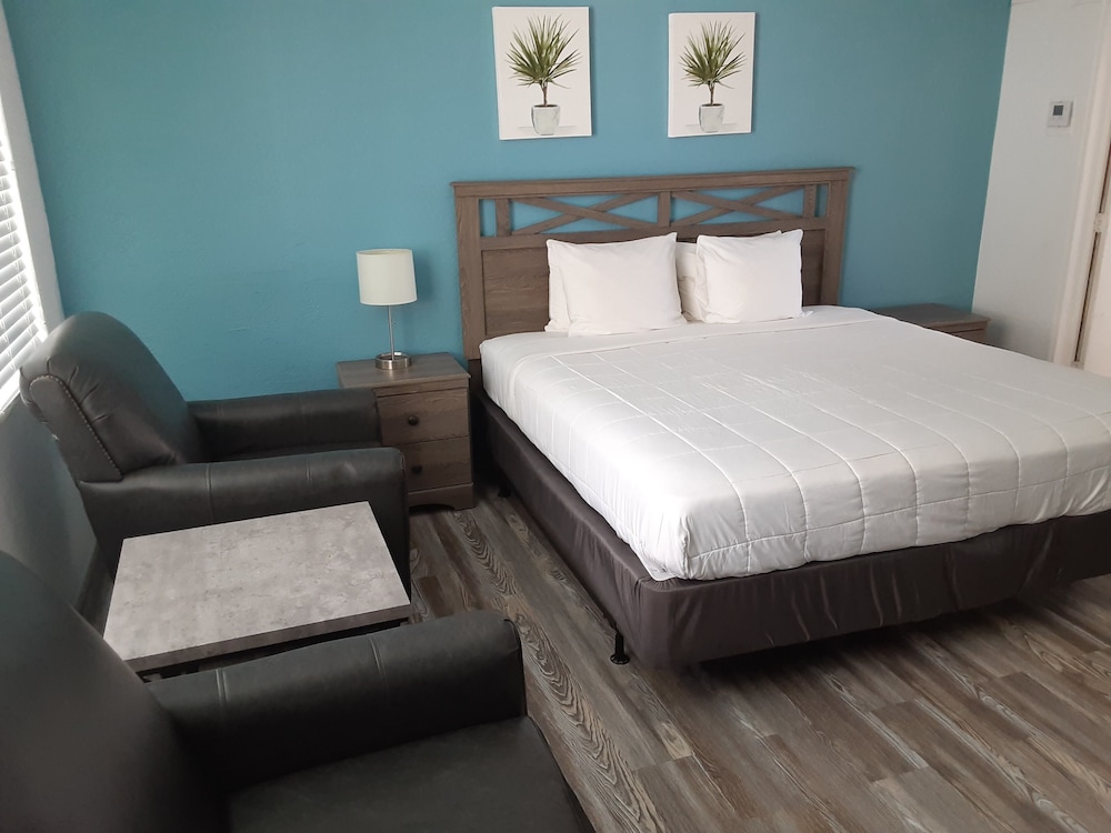 Standard Room, 1 King Bed