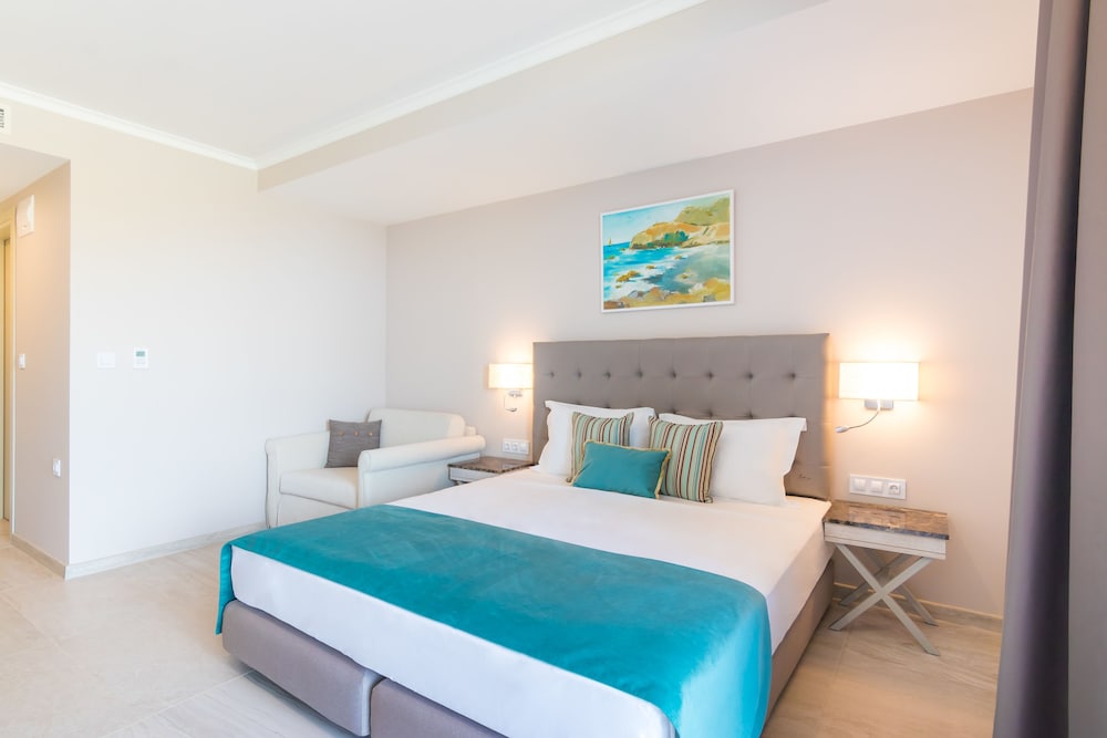 Executive Double Room, Partial Sea View photo 2