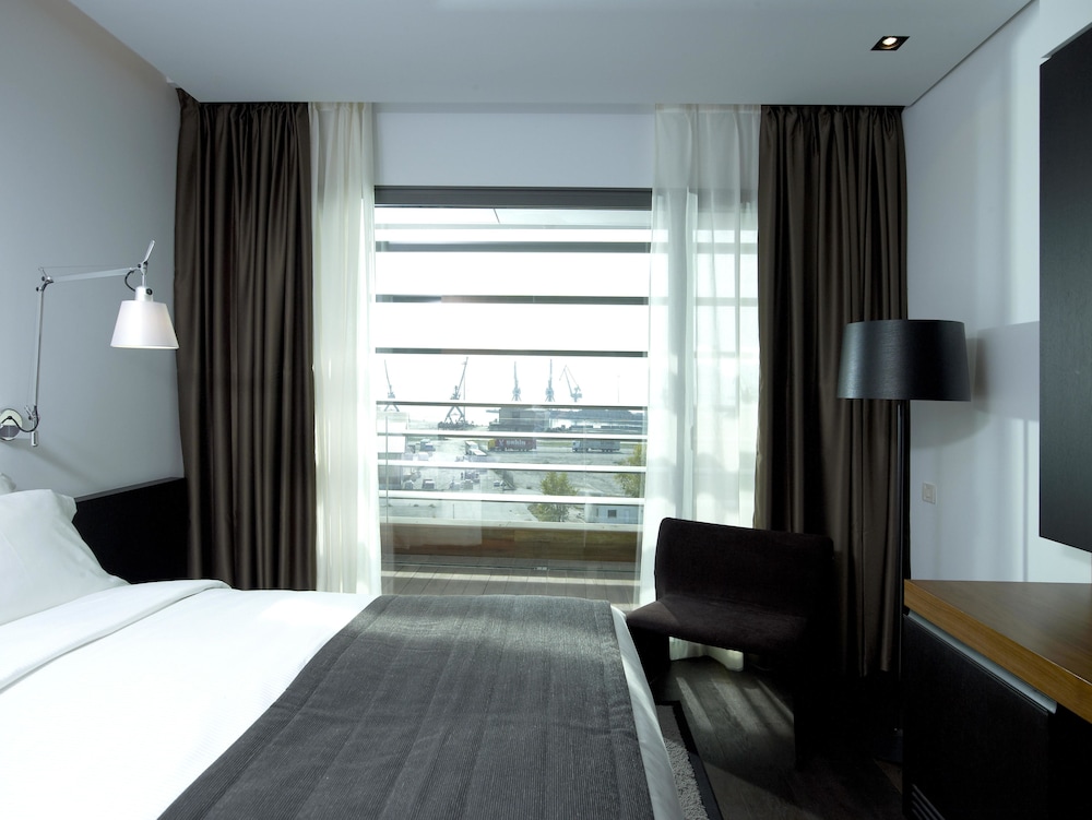 Superior Room Port View - Photo 5