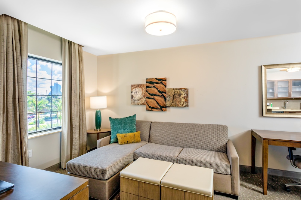 Suite, 1 Bedroom, Kitchen - Photo 6