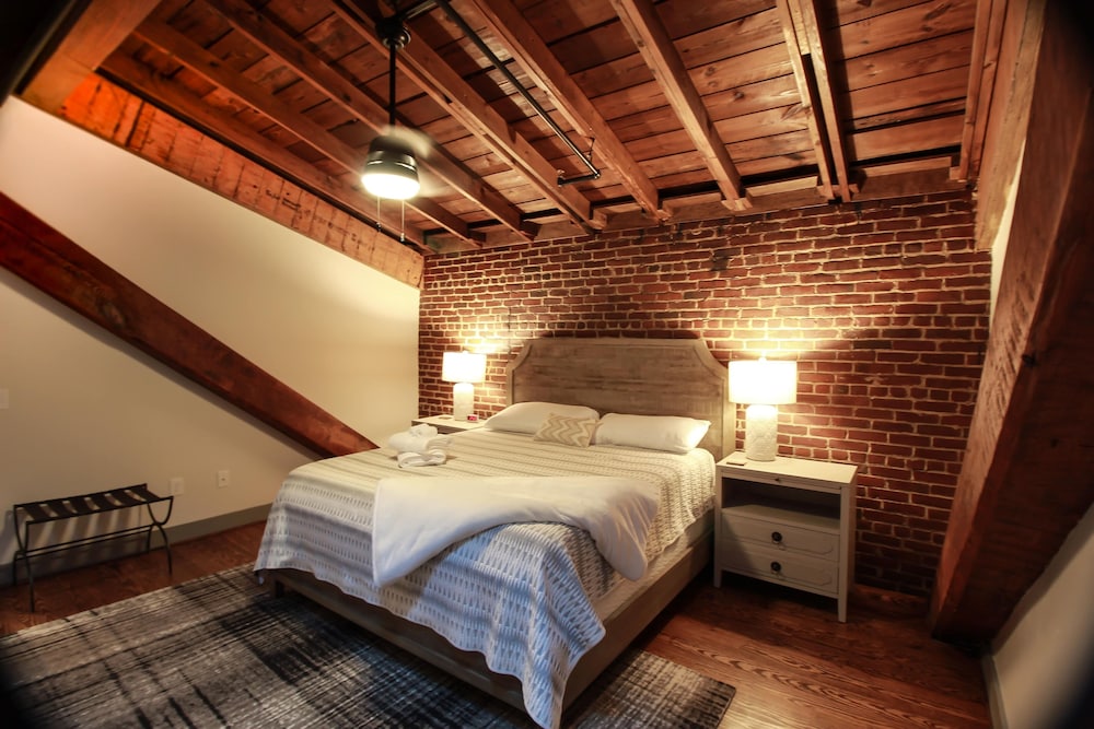 Studio Suite, 1 King Bed with Sofa bed