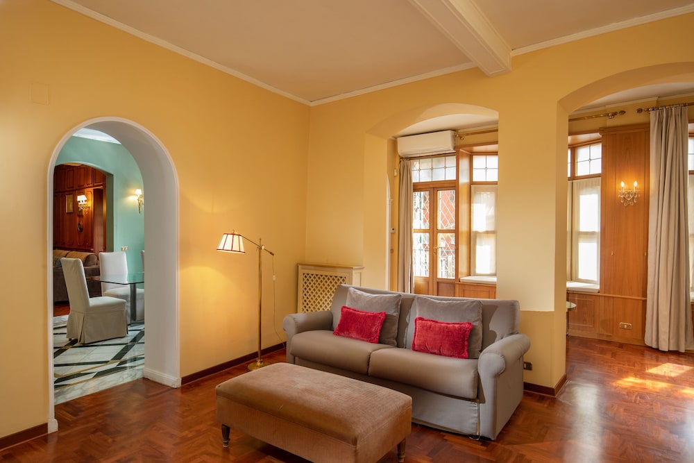 Ambassador Apartament (Via Mario De' Fiori 59/A) thumbnail 5