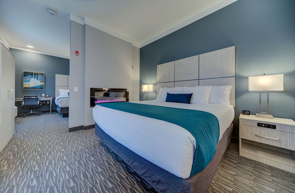 Suite, Multiple Beds, Non Smoking, Fireplace photo 1