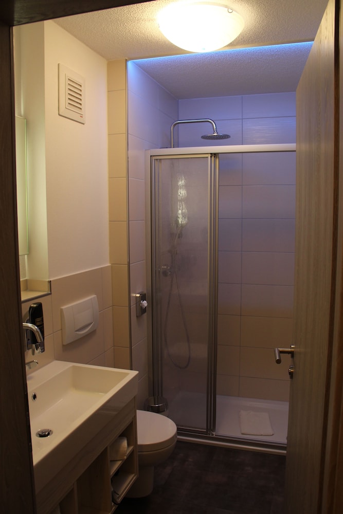Twin Room - Photo 3