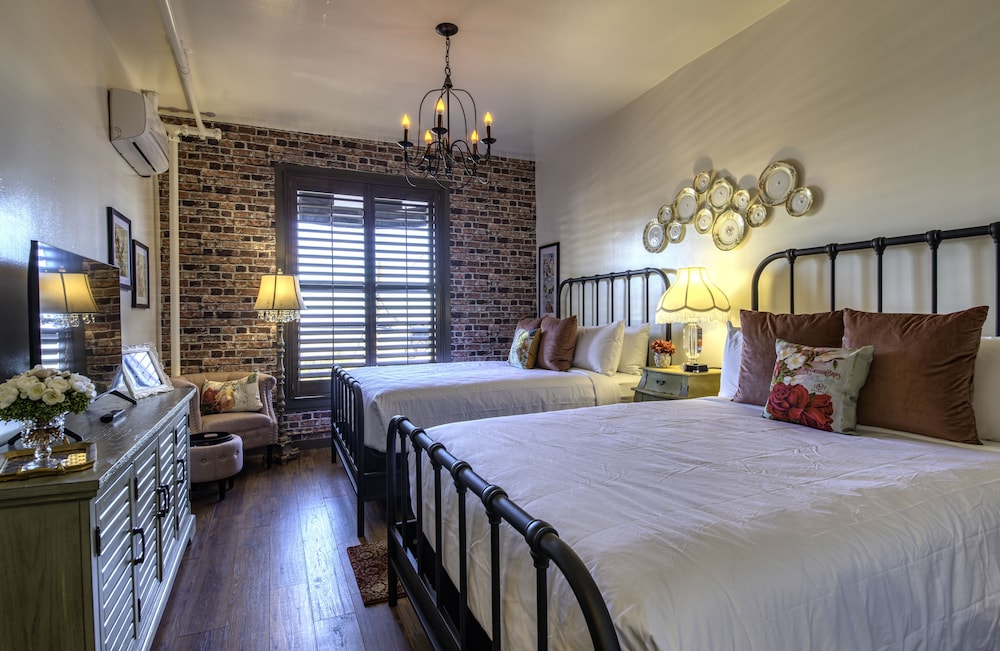 Standard Room, Private Bathroom (Victorian Rose) photo 1