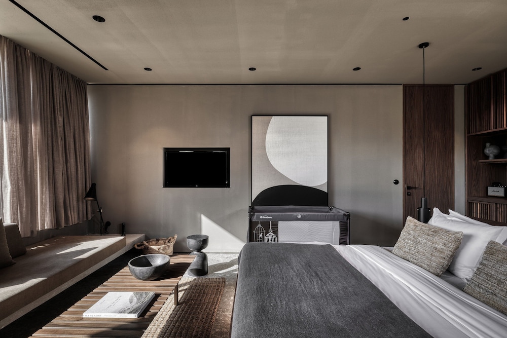 Family Room, 1 King Bed with Sofa bed, Terrace (Tropical Family Room with shared pool)