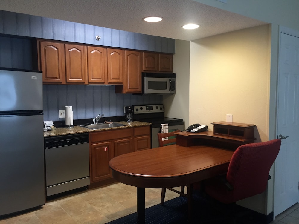 Junior Studio Suite, 2 Double Beds, Kitchen photo 3