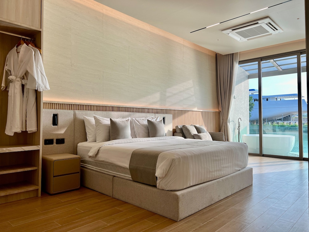 2 Bedroom Seaview Grand Suite