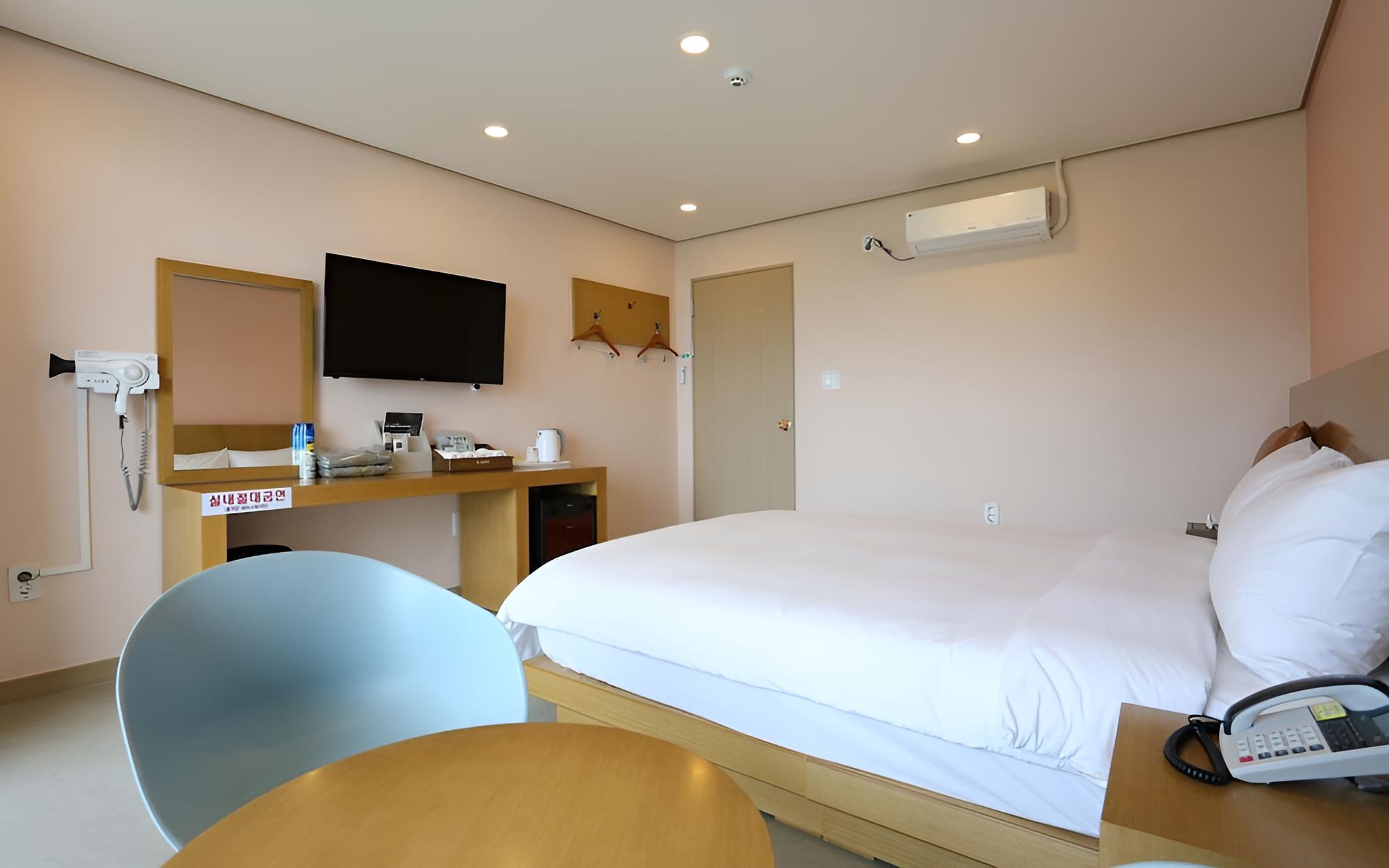 Room (Ocean View Double (2 person)) - Photo 1