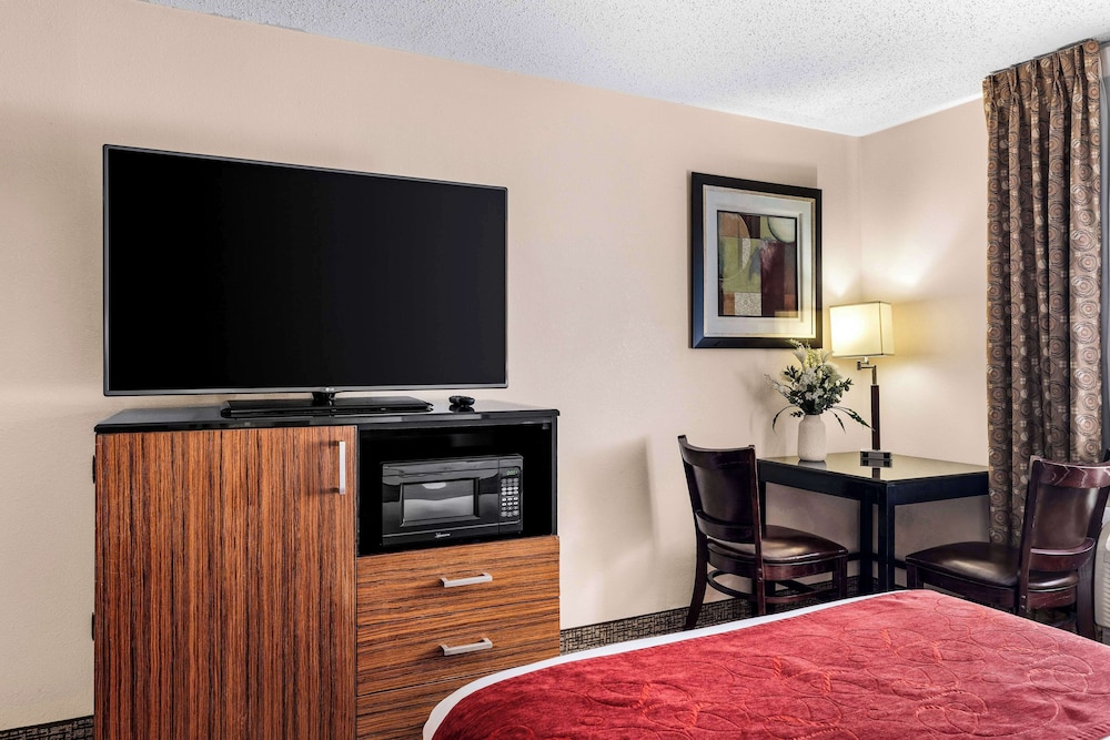 Standard Room, 2 Double Beds, Non Smoking, Refrigerator & Microwave - Photo 3