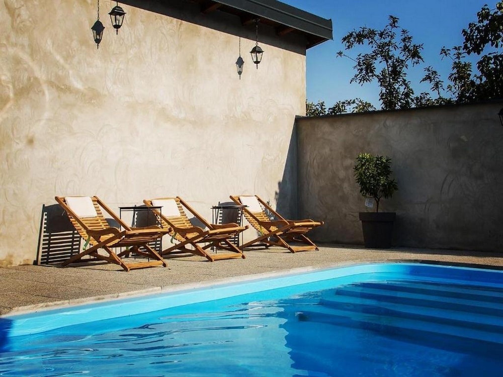 House (Four Bedroom Holiday Home with Pool) photo 2