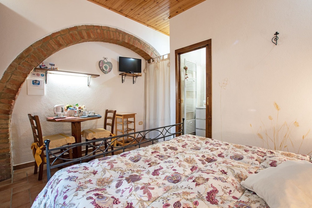 Traditional Double Room, Private Bathroom, Hill View