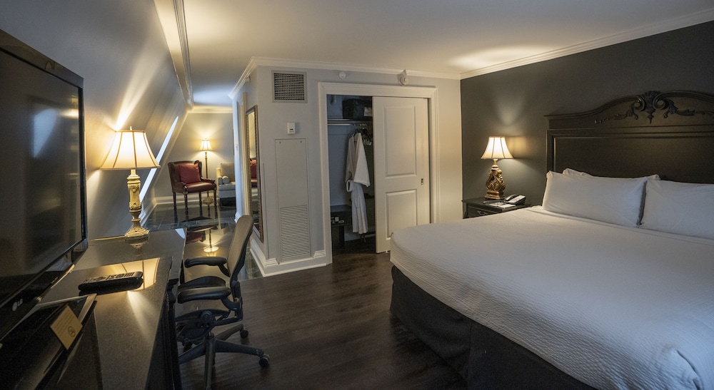Deluxe Room, 2 Queen Beds (Junior Suite Two Queens) - Photo 2