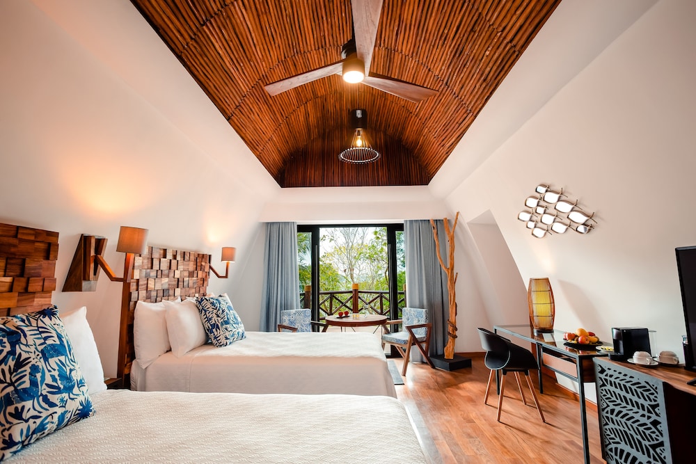 Luxe Saasil Room