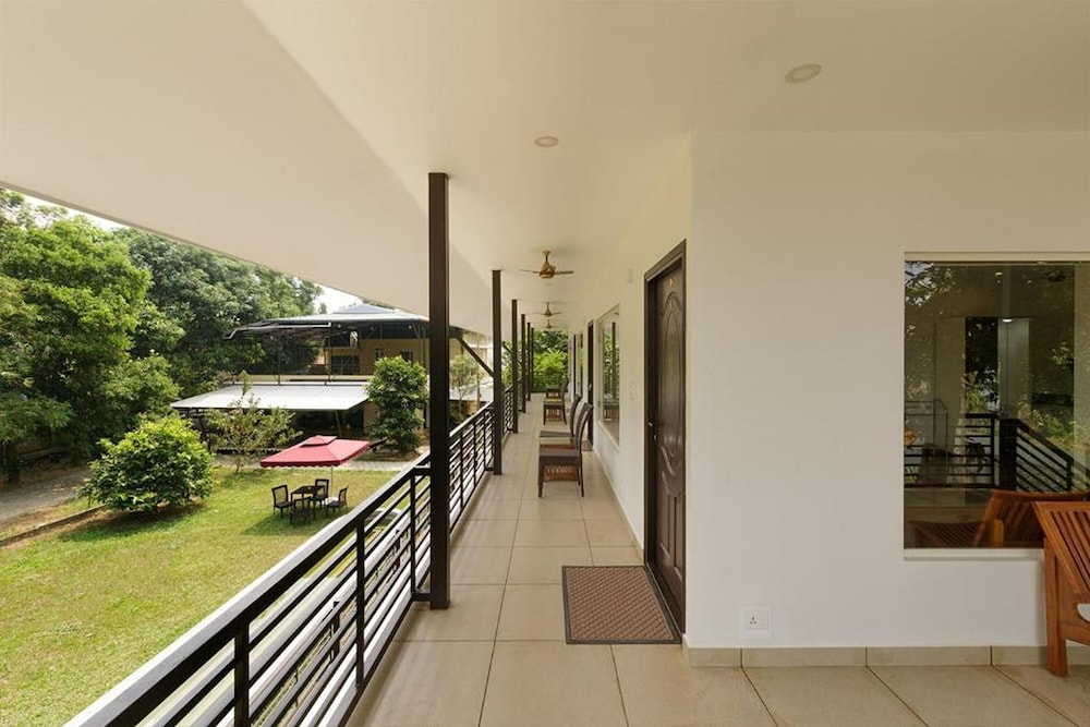 Deluxe Room, Garden View - Photo 5