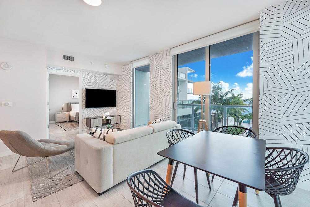 Bay View 1 Bedrom with Balcony