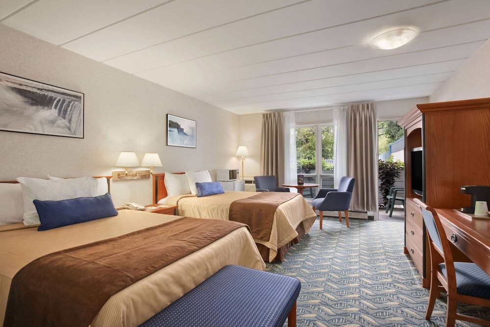 Room, Multiple Beds, Non Smoking photo 1