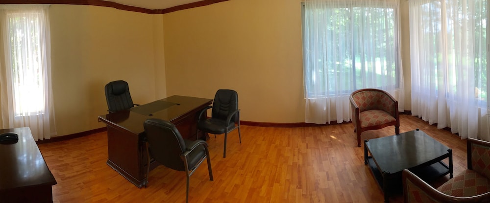 Business Suite photo 3