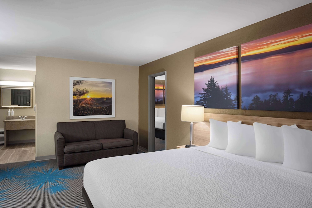 Suite, Multiple Beds, Non Smoking (One Bedroom) photo 1