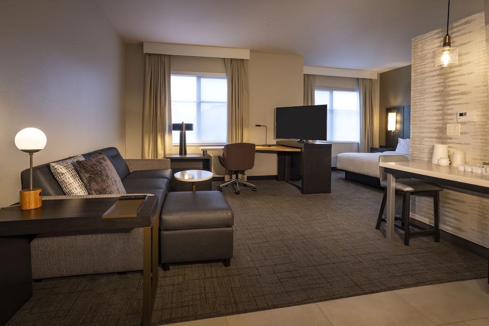 Suite, 1 Bedroom (Mobility Accessible, Roll-In Shower)