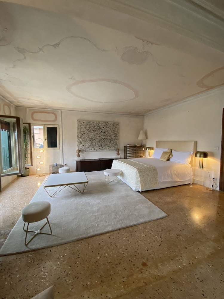 Luxury Suite (Grand Canal) photo 3