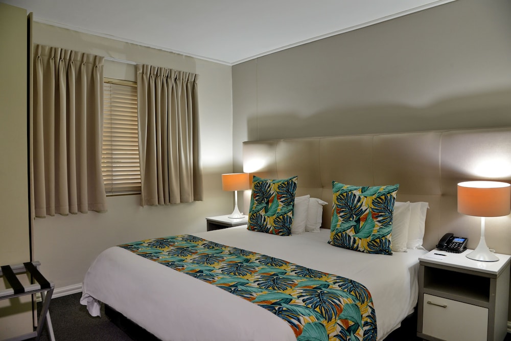 Suite, 2 Bedrooms - Photo 7