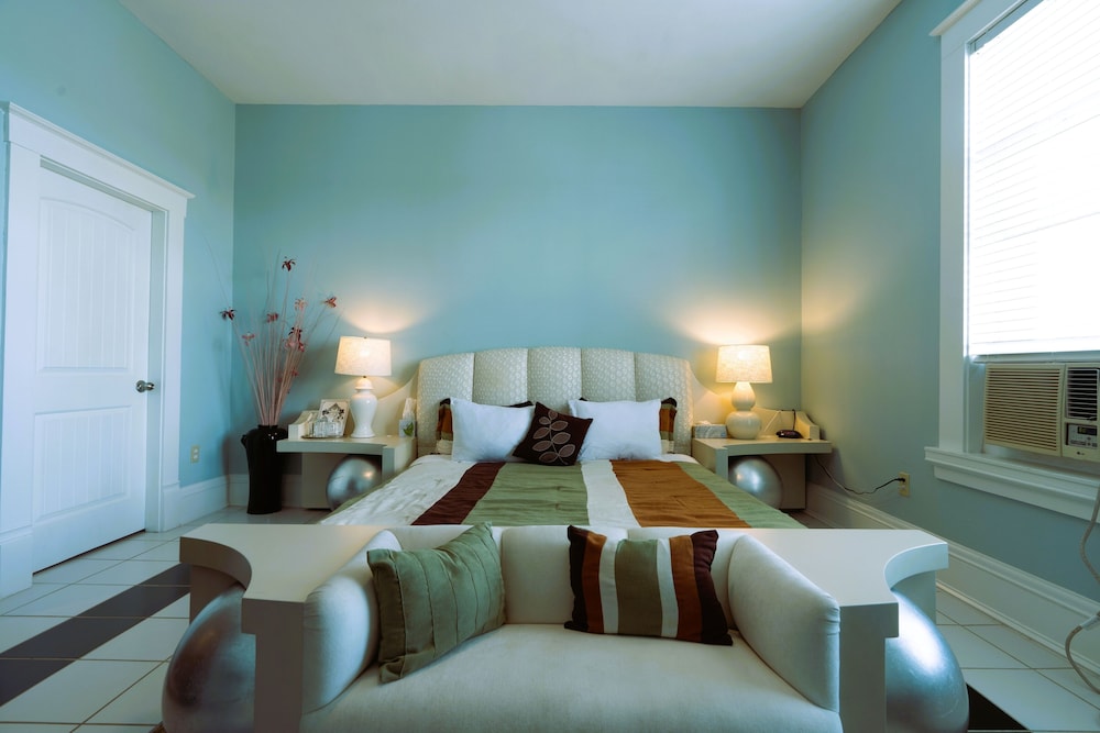 Deluxe Room, 1 King Bed (Retro Style) Second Floor photo 3