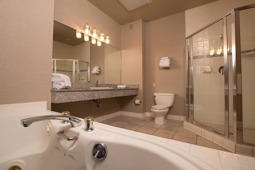 Petite King Suite, Non Smoking photo 3
