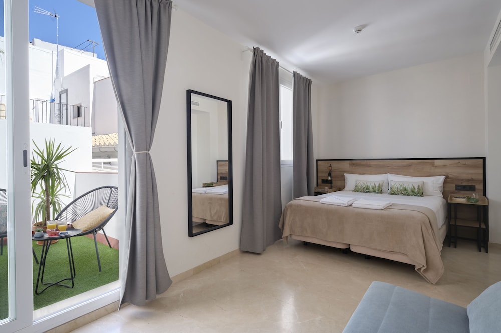 Quadruple Room, Balcony