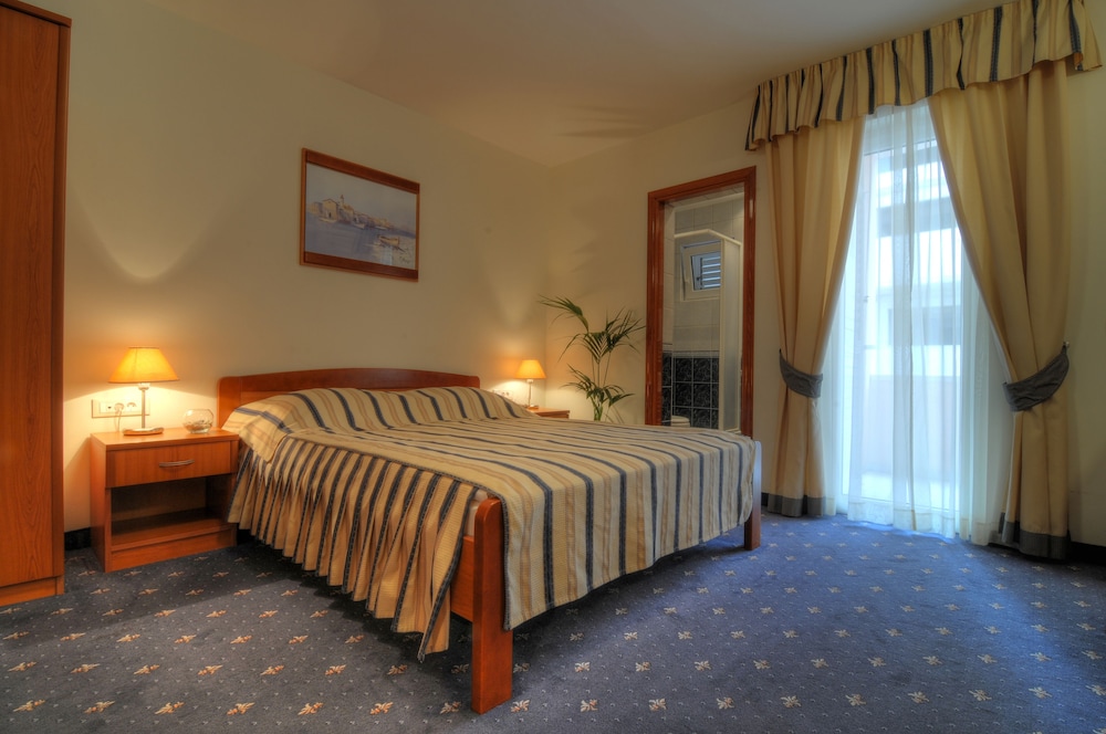 Standard Double Room, Balcony, Mountain View - Photo 1