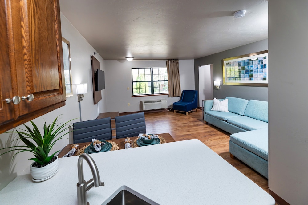 Executive Suite, 2 Bedrooms - Photo 6
