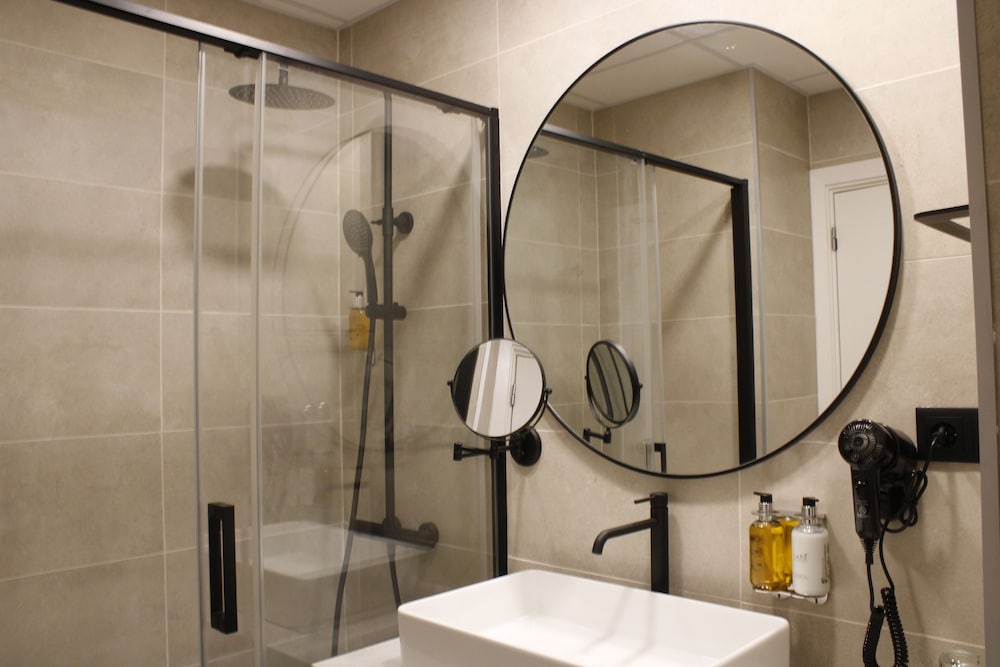 Standard Double Room Single Use - Photo 3