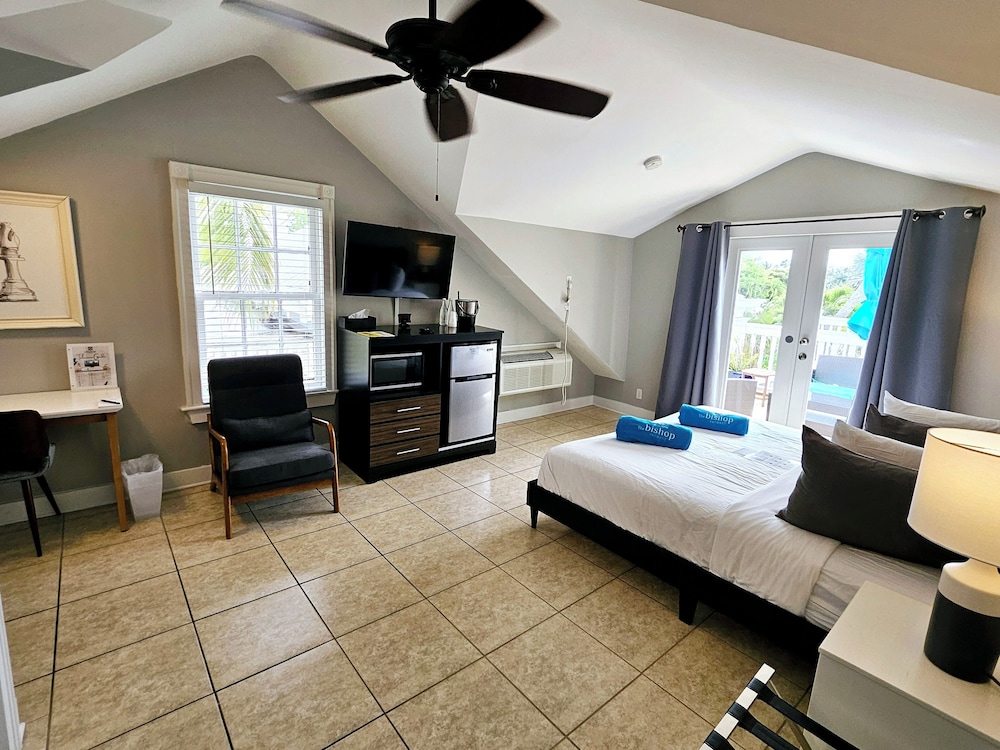 Room 50 - Premium - King Bed - Adults Only 21+